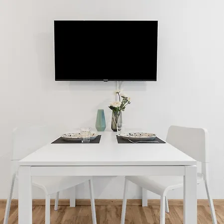 Neue Moderne Im Zentrum, Nahe Uni- Parkplatz Auf Anfrage