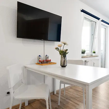 Neue Moderne Im Zentrum, Nahe Uni- Parkplatz Auf Anfrage *