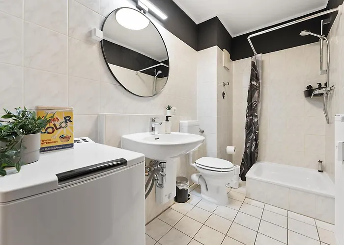 Neue Moderne Im Zentrum, Nahe Uni- Parkplatz Auf Anfrage