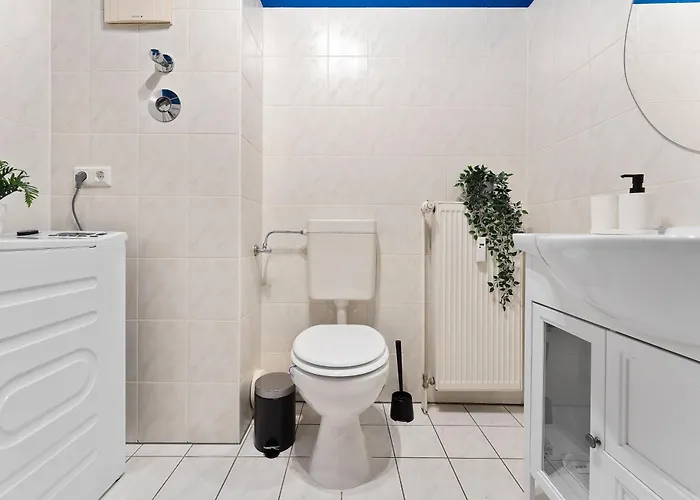 Neue Moderne Im Zentrum, Nahe Uni- Parkplatz Auf Anfrage