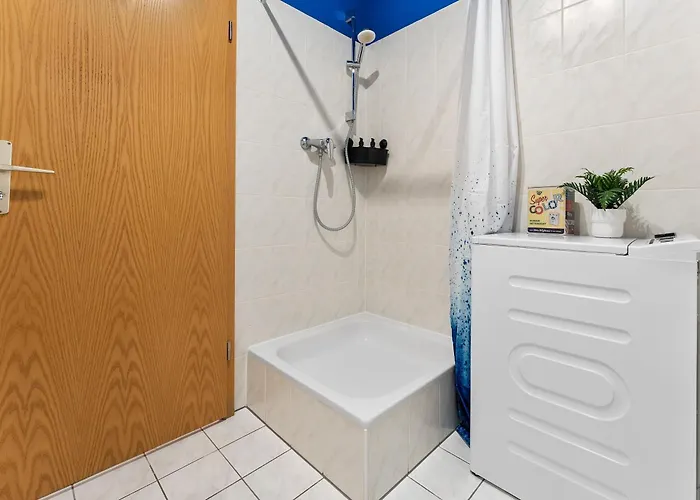 Neue Moderne Im Zentrum, Nahe Uni- Parkplatz Auf Anfrage Apartment *